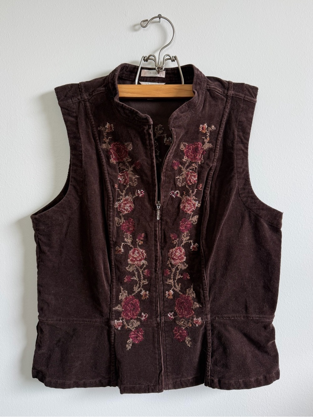 VINTAGE CHRISTOPHER + BANKS EMBROIDERED FLORAL ZIP VEST